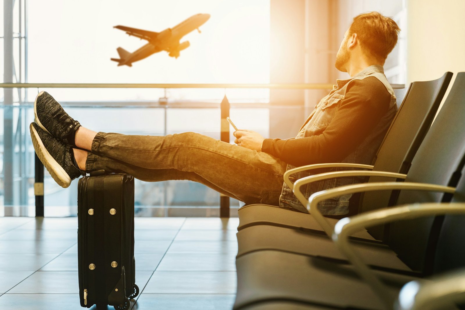 Flight Fare Alerts: When to Book and What to Compare